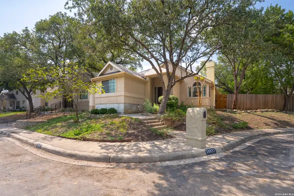 $2,300 | 16817 Brookwood, San Antonio, TX 78248