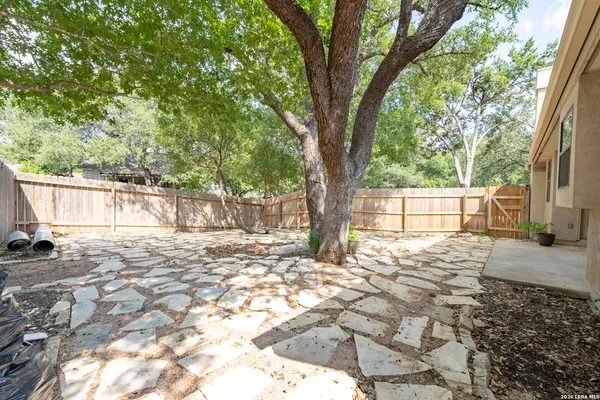 $2,300 | 16817 Brookwood, San Antonio, TX 78248