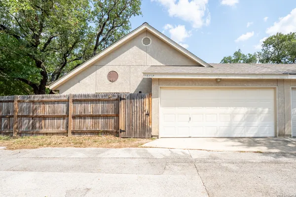 $2,300 | 16817 Brookwood, San Antonio, TX 78248