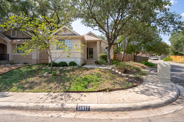 $2,300 | 16817 Brookwood, San Antonio, TX 78248