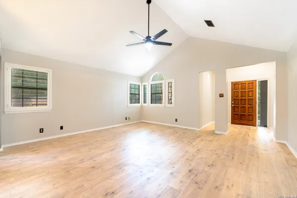 $2,300 | 16817 Brookwood, San Antonio, TX 78248