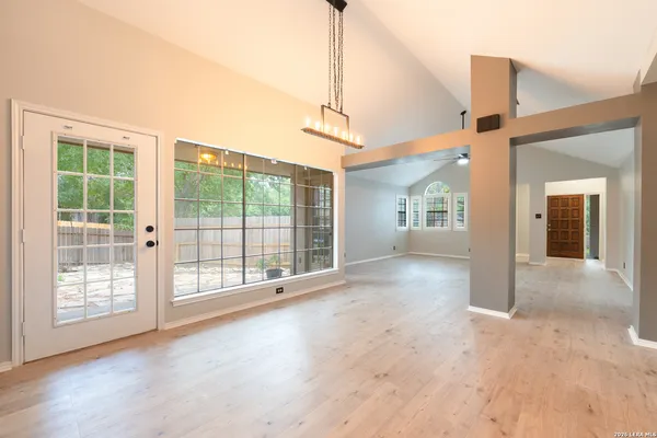 $2,300 | 16817 Brookwood, San Antonio, TX 78248