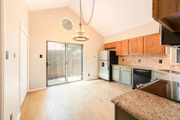 $2,300 | 16817 Brookwood, San Antonio, TX 78248