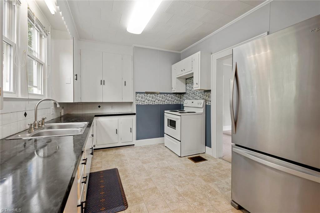 3806 Robinhood Road Winston-Salem, NC 27106 - Photo 11 of 33 Gallery Image 11