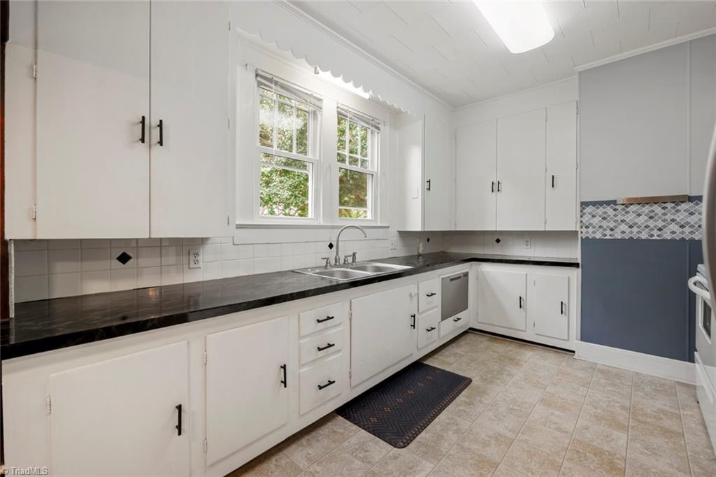 3806 Robinhood Road Winston-Salem, NC 27106 - Photo 13 of 33 Gallery Image 13