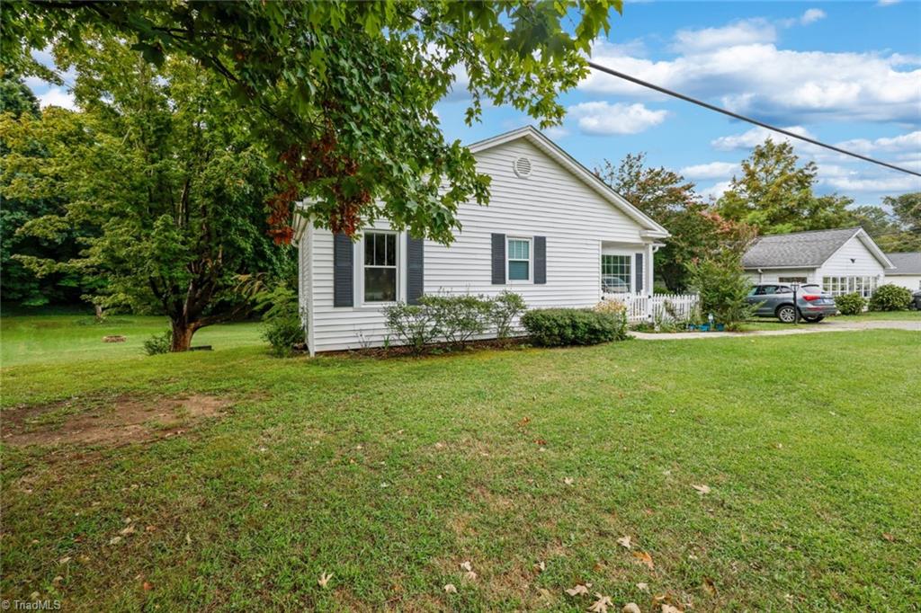 3806 Robinhood Road Winston-Salem, NC 27106 - Photo 3 of 33 Gallery Image 3