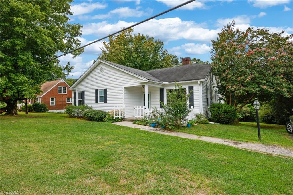 3806 Robinhood Road Winston-Salem, NC 27106 - Photo 4 of 33 Gallery Image 4