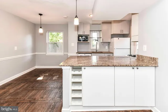 $2,900 | 3210 9th Street South, Arlington, VA 22204