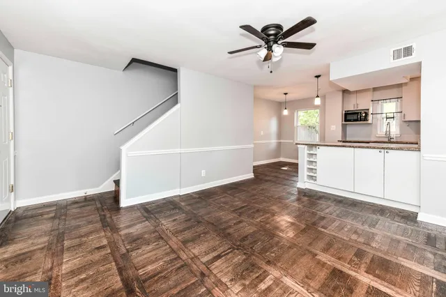 $2,900 | 3210 9th Street South, Arlington, VA 22204