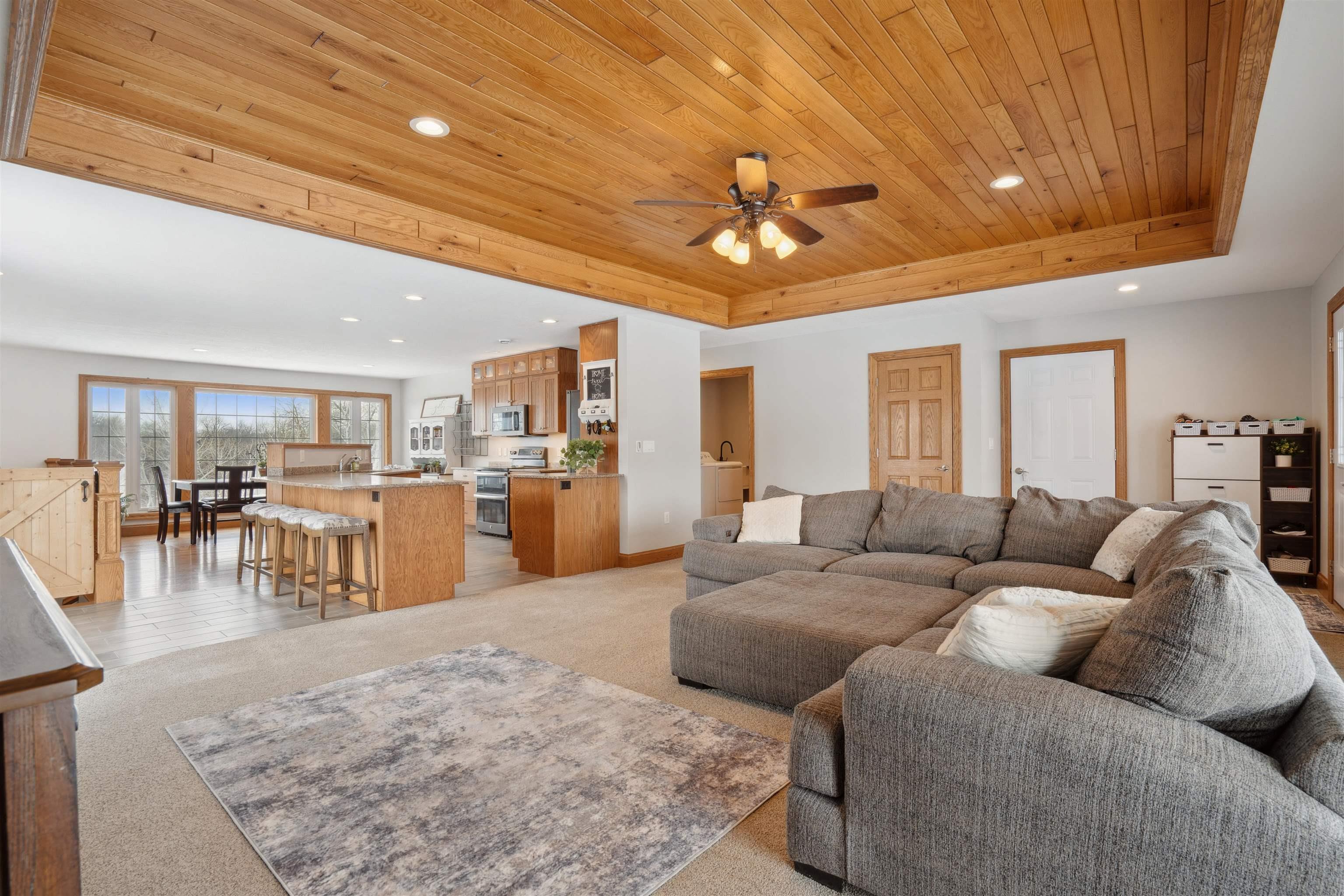 2402 Aspen Ln Road Decorah, IA 52101 - Photo 9 of 35 Gallery Image 9