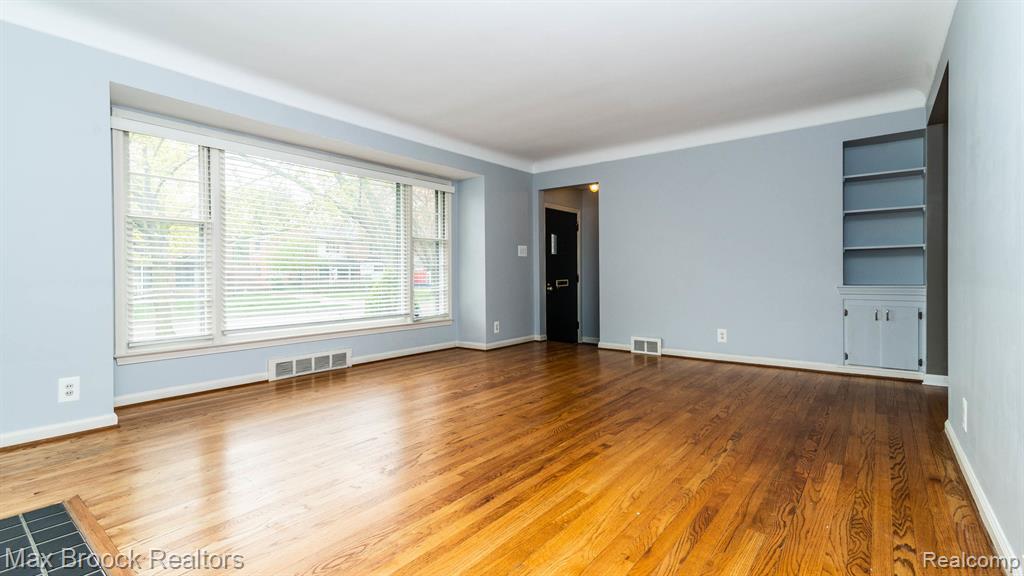 2602 Trafford Road Royal Oak, MI 48073 - Photo 3 of 26