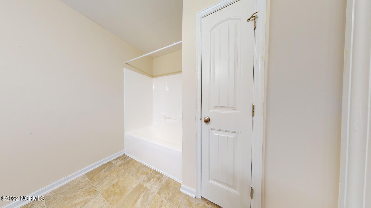 301 Winstead Loop Richlands, NC 28574 - Photo 12 of 21 Master bath2