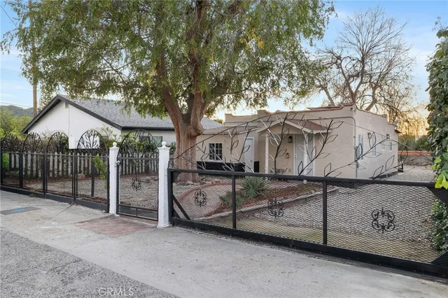 $925,000 | 10607 Whitegate Avenue, Sunland, CA 91040