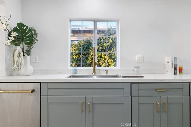 $899,999 | 10607 Whitegate Avenue, Sunland, CA 91040