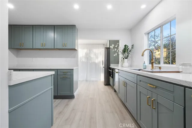 $899,999 | 10607 Whitegate Avenue, Sunland, CA 91040