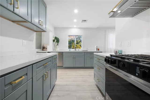 $899,999 | 10607 Whitegate Avenue, Sunland, CA 91040