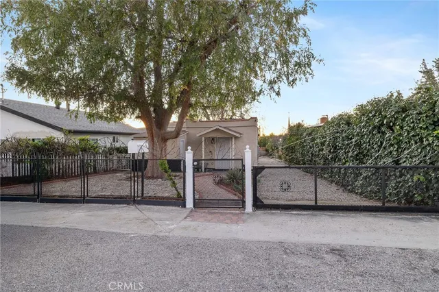 $899,999 | 10607 Whitegate Avenue, Sunland, CA 91040