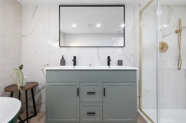 $899,999 | 10607 Whitegate Avenue, Sunland, CA 91040