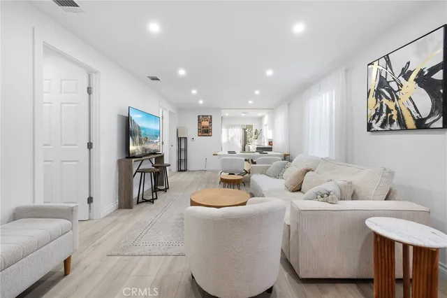 $899,999 | 10607 Whitegate Avenue, Sunland, CA 91040