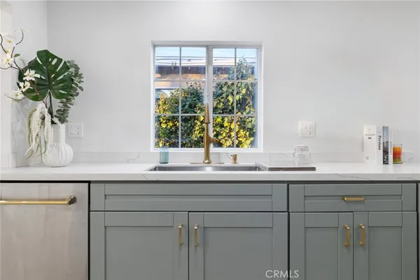 $799,999 | 10607 Whitegate Avenue, Sunland, CA 91040