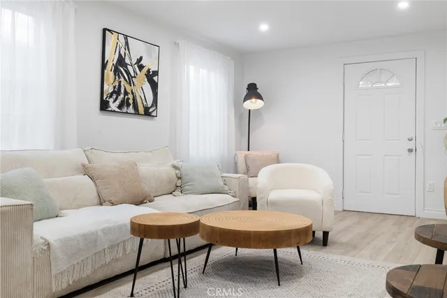 $899,999 | 10607 Whitegate Avenue, Sunland, CA 91040