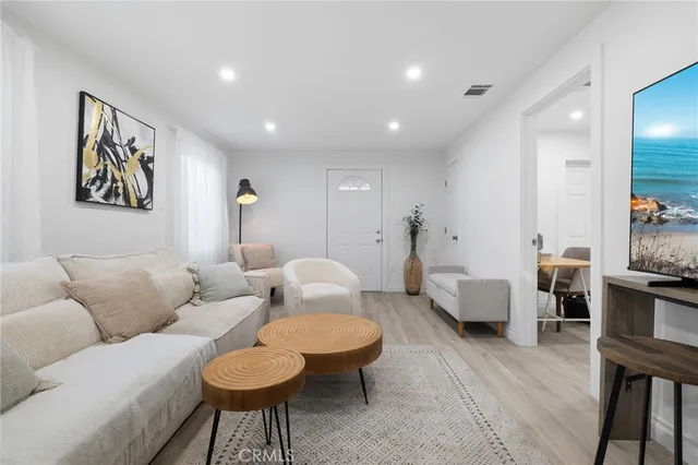 $899,999 | 10607 Whitegate Avenue, Sunland, CA 91040