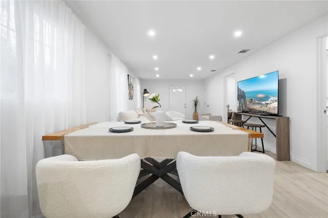 $899,999 | 10607 Whitegate Avenue, Sunland, CA 91040