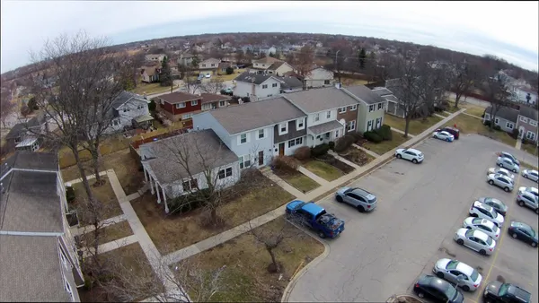 $300,000 | 819 Mansfield Court, Schaumburg, IL 60169