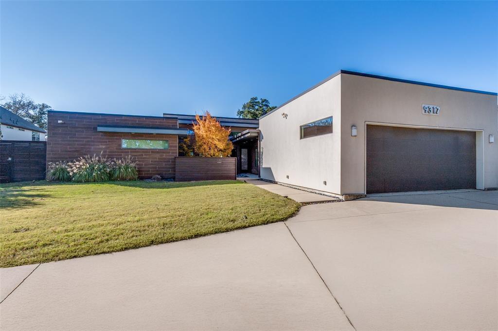 a view of a backyard of the house