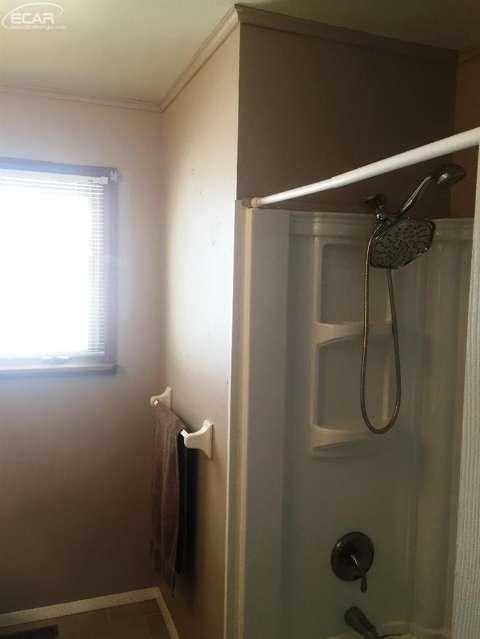 986 Parallel Street Fenton, MI 48430 - Photo 21 of 27 20430274-20.JPG