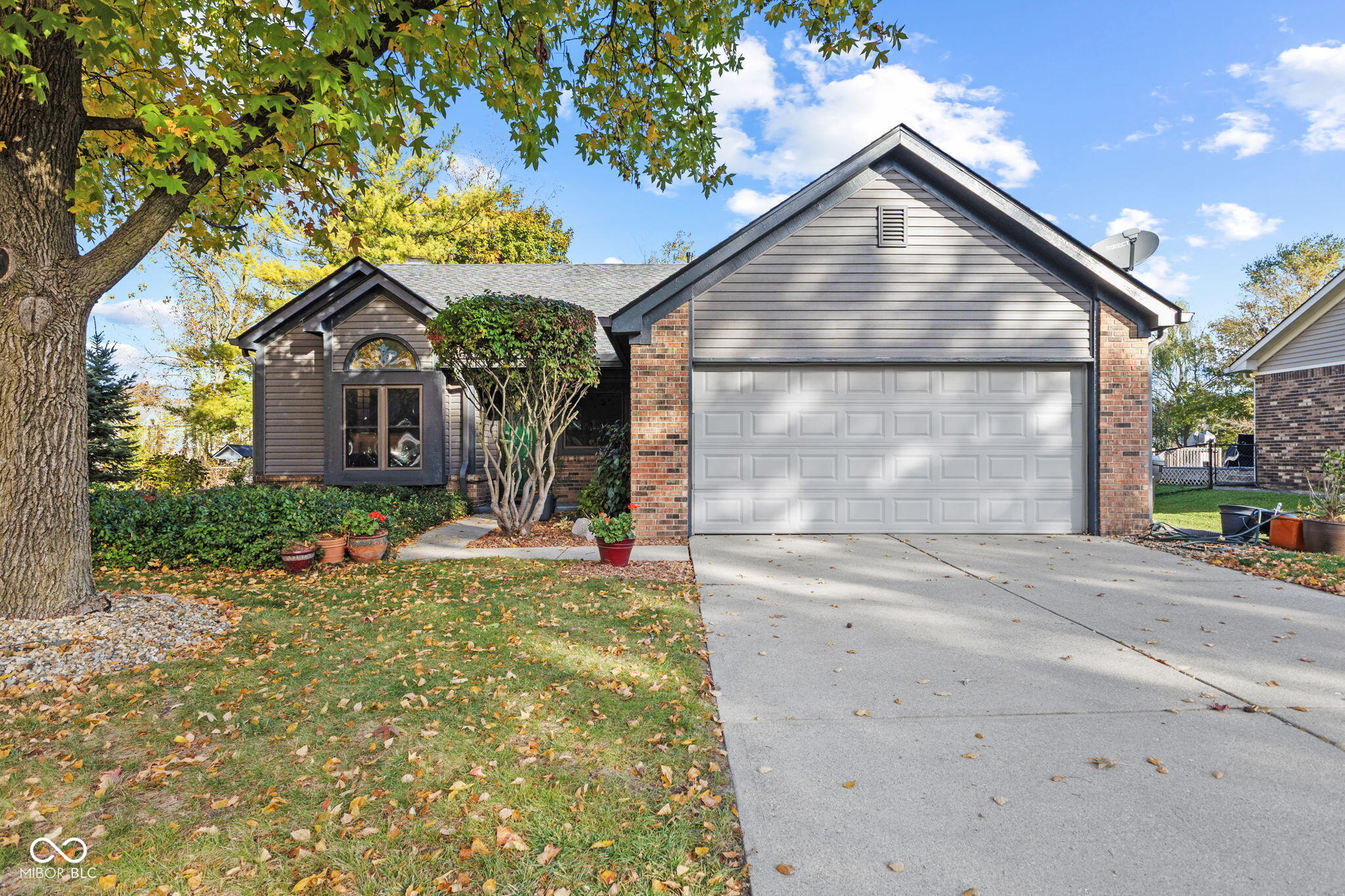 1068 Madrid Road Greenwood, IN 46143 - Photo 2 of 41