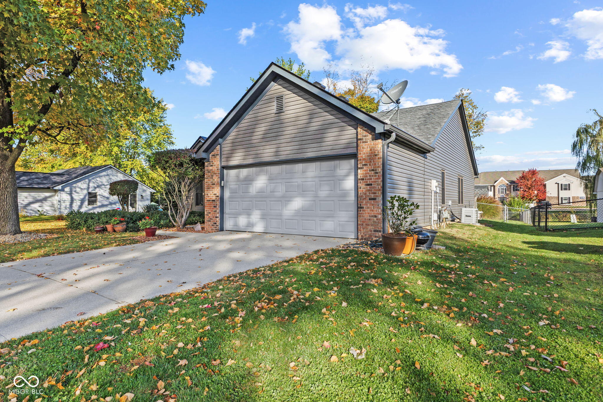 1068 Madrid Road Greenwood, IN 46143 - Photo 3 of 41