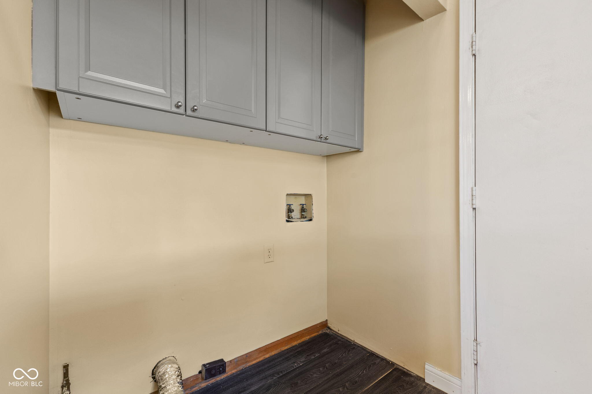 1068 Madrid Road Greenwood, IN 46143 - Photo 5 of 41