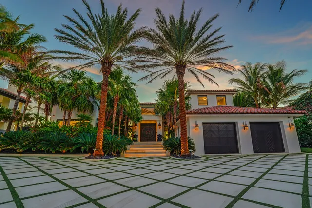 a view of living room washer and dryer