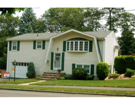 12 Ravenwood Road Peabody, MA 01960 - Photo 1 of 19 Gallery Image 1