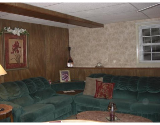 12 Ravenwood Road Peabody, MA 01960 - Photo 12 of 19 Gallery Image 12