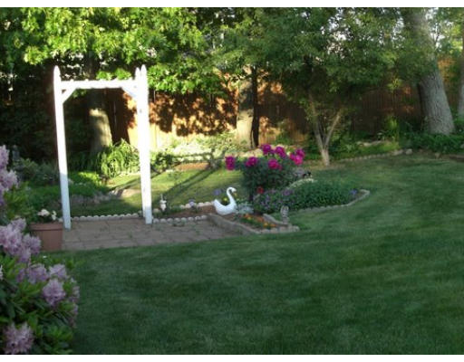 12 Ravenwood Road Peabody, MA 01960 - Photo 16 of 19 Gallery Image 16