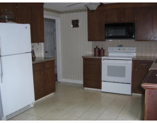 12 Ravenwood Road Peabody, MA 01960 - Photo 2 of 19 Gallery Image 2