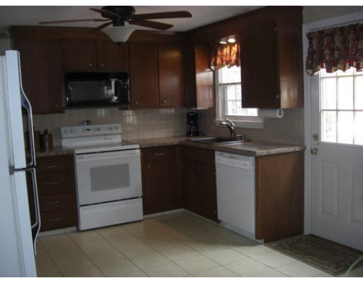 12 Ravenwood Road Peabody, MA 01960 - Photo 3 of 19 Gallery Image 3