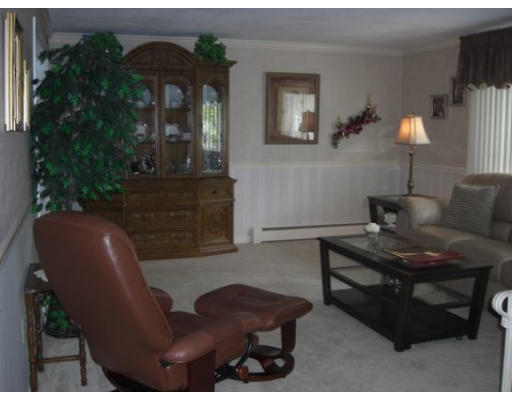 12 Ravenwood Road Peabody, MA 01960 - Photo 4 of 19 Gallery Image 4