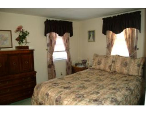 12 Ravenwood Road Peabody, MA 01960 - Photo 8 of 19 Gallery Image 8