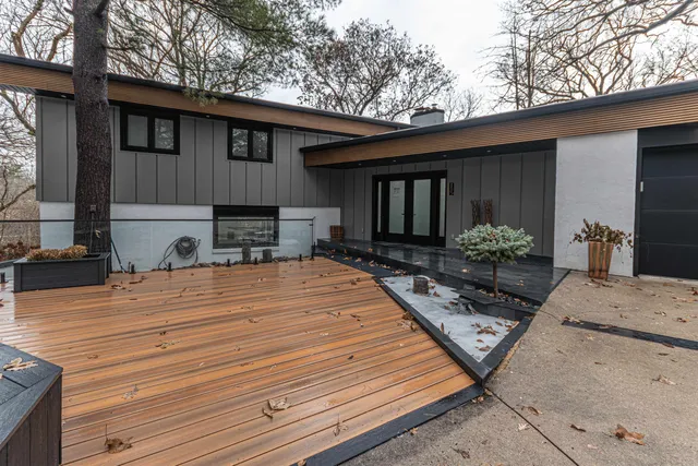 $949,900 | 2200 Willow Lane, Rockford, IL 61107