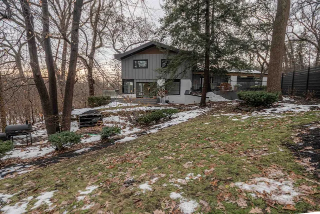 $949,900 | 2200 Willow Lane, Rockford, IL 61107