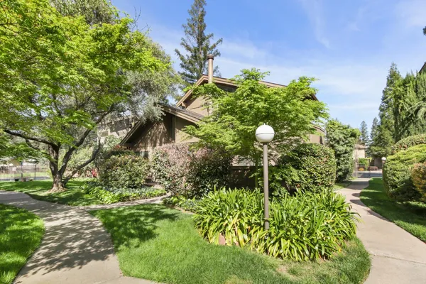 $460,000 | 5902 Oak Avenue, Carmichael, CA 95608