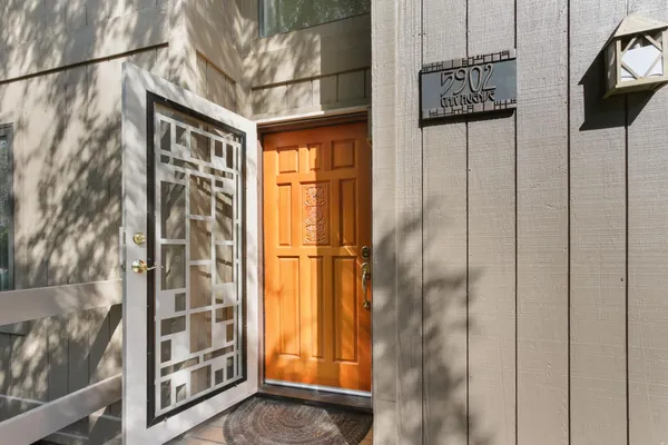 $460,000 | 5902 Oak Avenue, Carmichael, CA 95608
