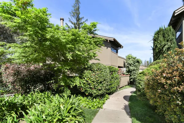 $460,000 | 5902 Oak Avenue, Carmichael, CA 95608