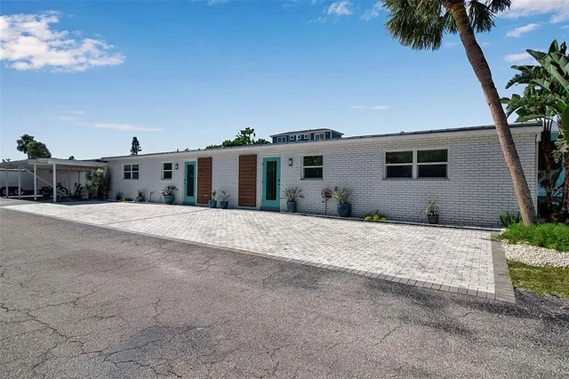 $595,000 | 713 St Judes Drive South, Unit 2, Longboat Key, FL 34228