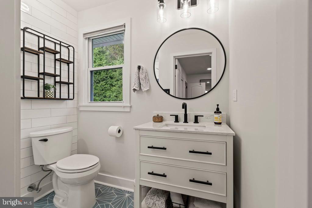 320 Kent Road Broomall, PA 19008 - Photo 23 of 58 Primary bathroom
