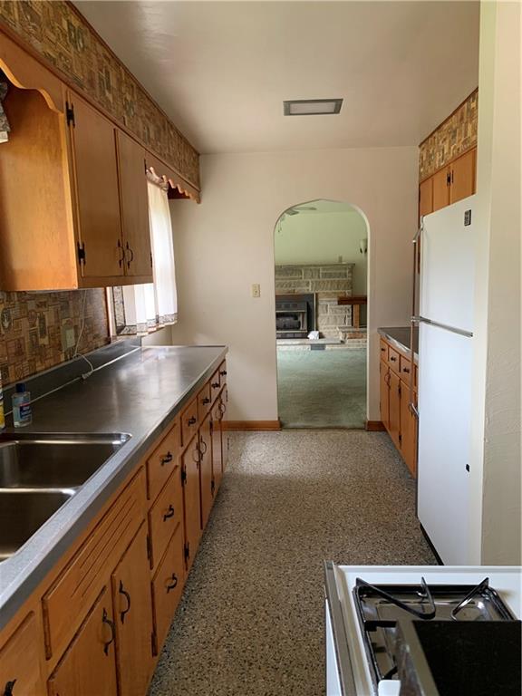 678 North Liberty Road Grove City, PA 16127 - Photo 10 of 25 Gallery Image 10