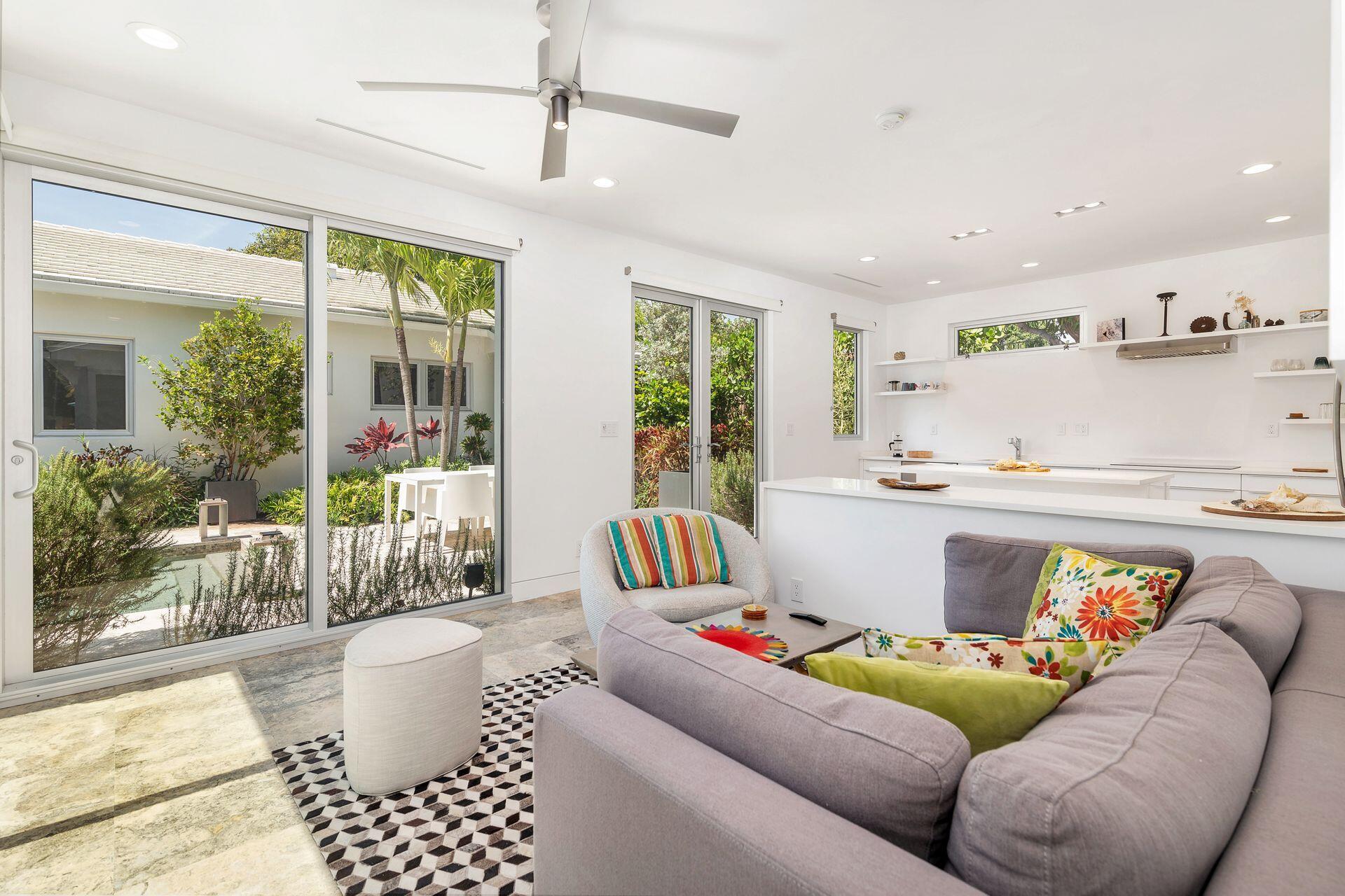 711 Ardmore Road West Palm Beach, FL 33401 - Photo 19 of 36 Cottage Living Room